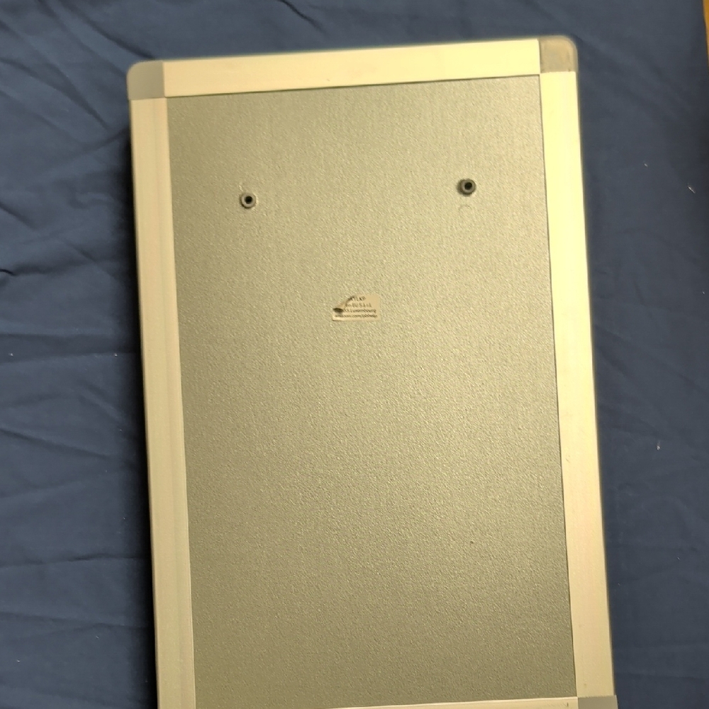 AmazonBasics Gold Wall-Mount Key & Security Box - Picture 7 of 7